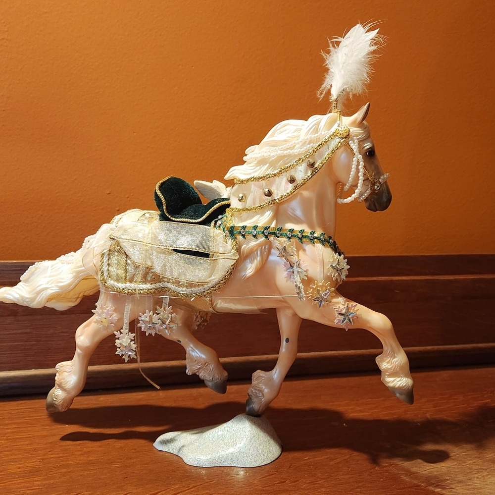 Breyer Christmas  Noelle horse